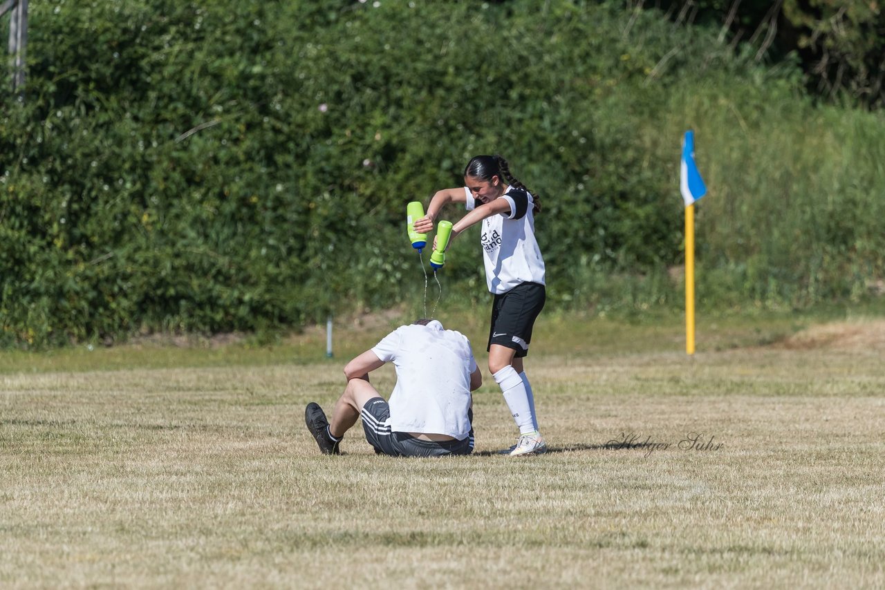 Bild 365 - wBJ TuRa Meldorf/Buesum - JFV Luebeck : Ergebnis: 1:0